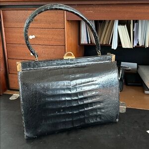 VINTAGE BLACK ALLIGATOR HANDBAG PURSE METAL CLASP HANDLE 11"X8.75"X3.5"